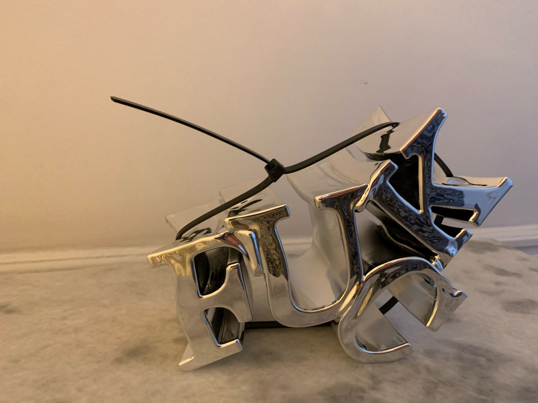 Sagrasse, Squeezy Fuck, sculpture - Galerie de vente et d’achat d’art contemporain en ligne Artalistic