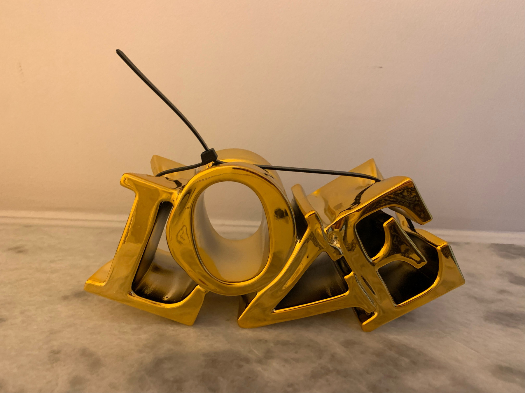 Sagrasse, Squeezy love, sculpture - Galerie de vente et d’achat d’art contemporain en ligne Artalistic