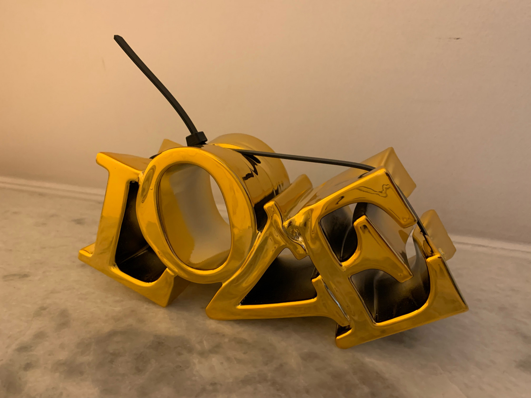 Sagrasse, Squeezy love, sculpture - Galerie de vente et d’achat d’art contemporain en ligne Artalistic