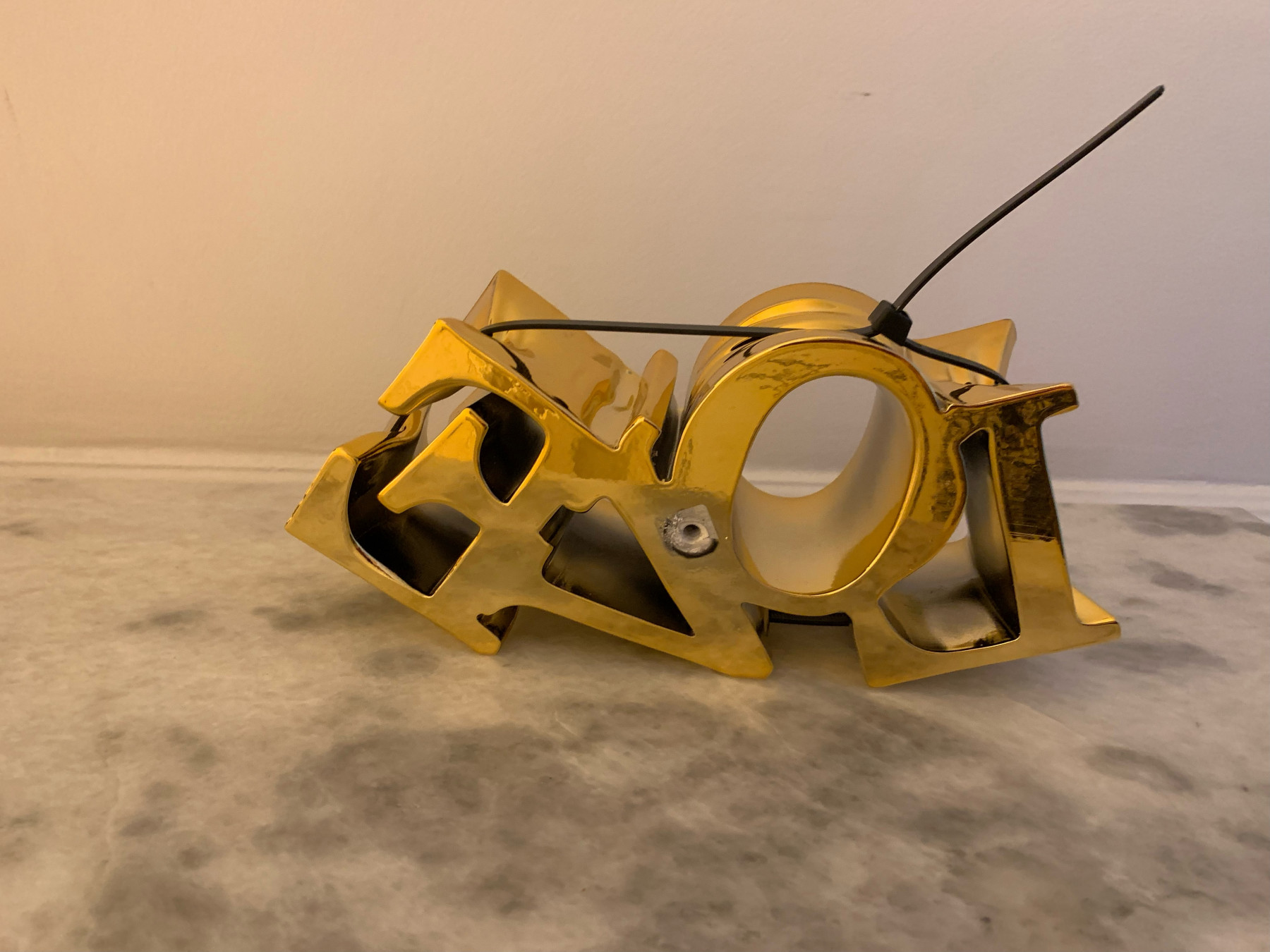 Sagrasse, Squeezy love, sculpture - Galerie de vente et d’achat d’art contemporain en ligne Artalistic