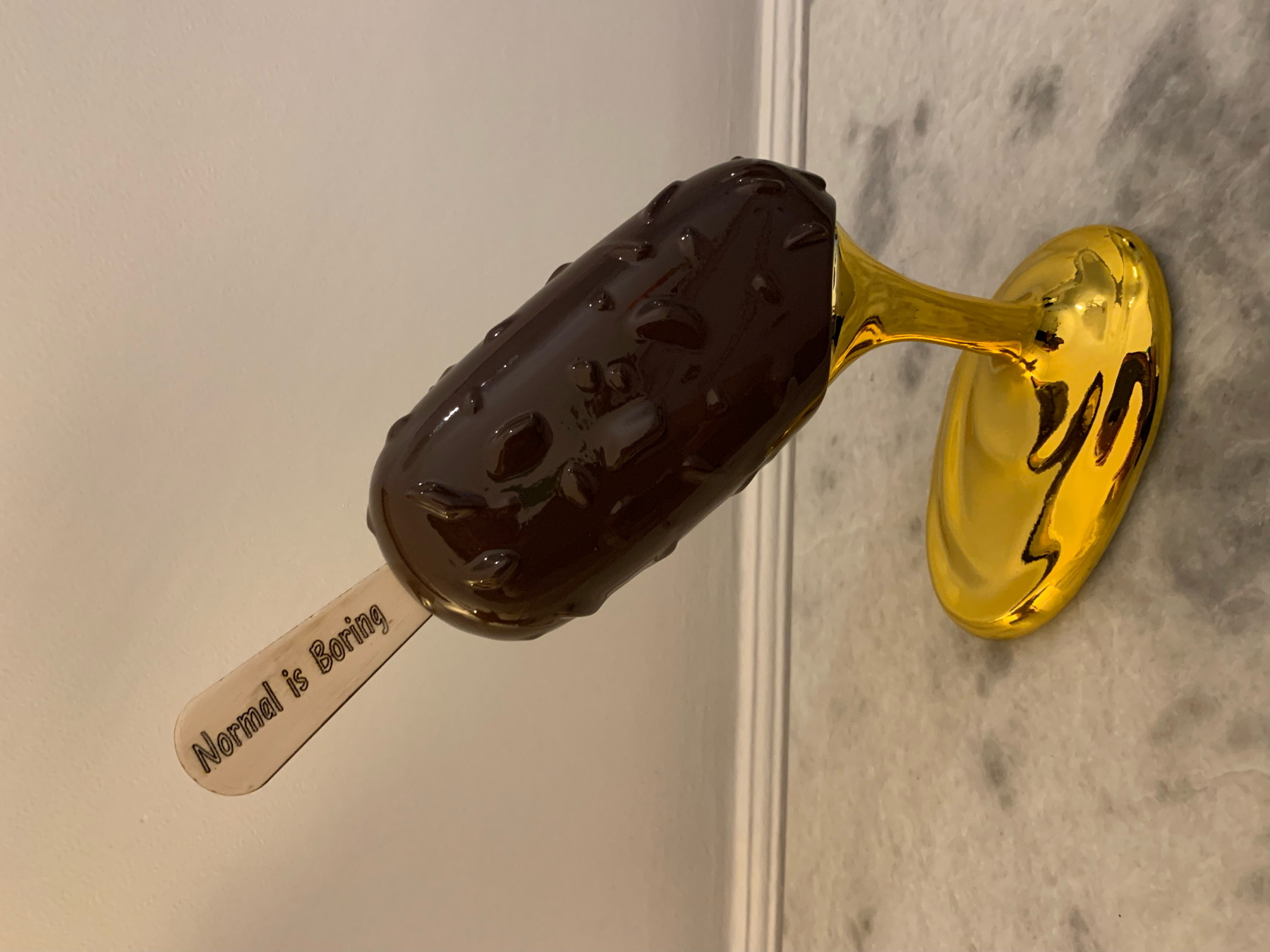 Sagrasse, Normal is boring, sculpture - Galerie de vente et d’achat d’art contemporain en ligne Artalistic
