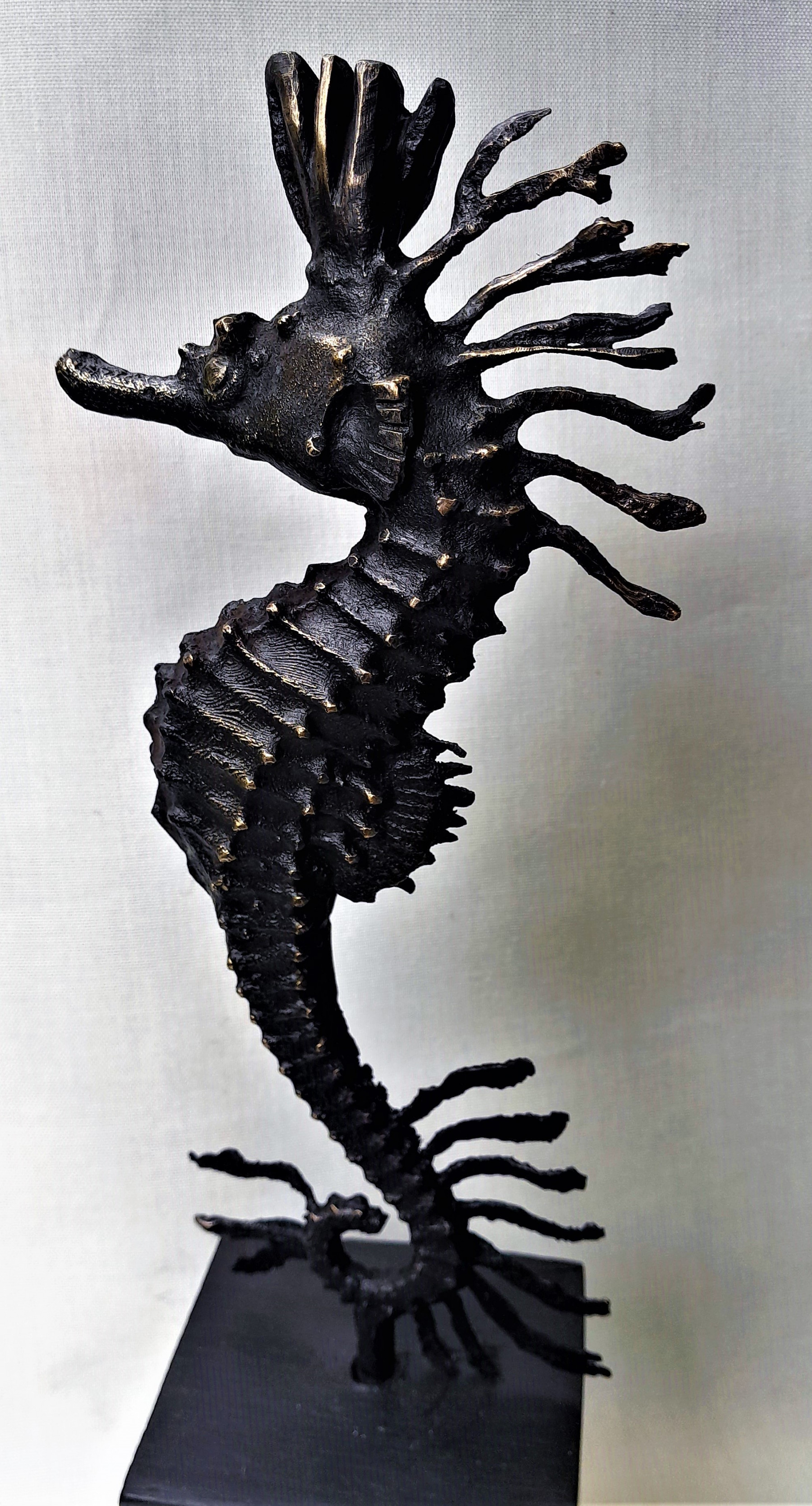 Les Hélènes, Sea Horse, sculpture - Galerie de vente et d’achat d’art contemporain en ligne Artalistic