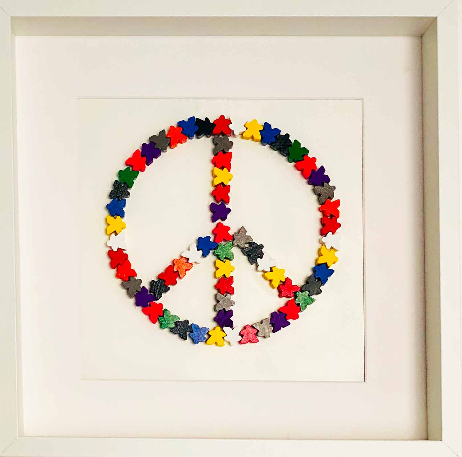Andrea Van Der Hoeven, Peace and meeples, peinture - Galerie de vente et d’achat d’art contemporain en ligne Artalistic