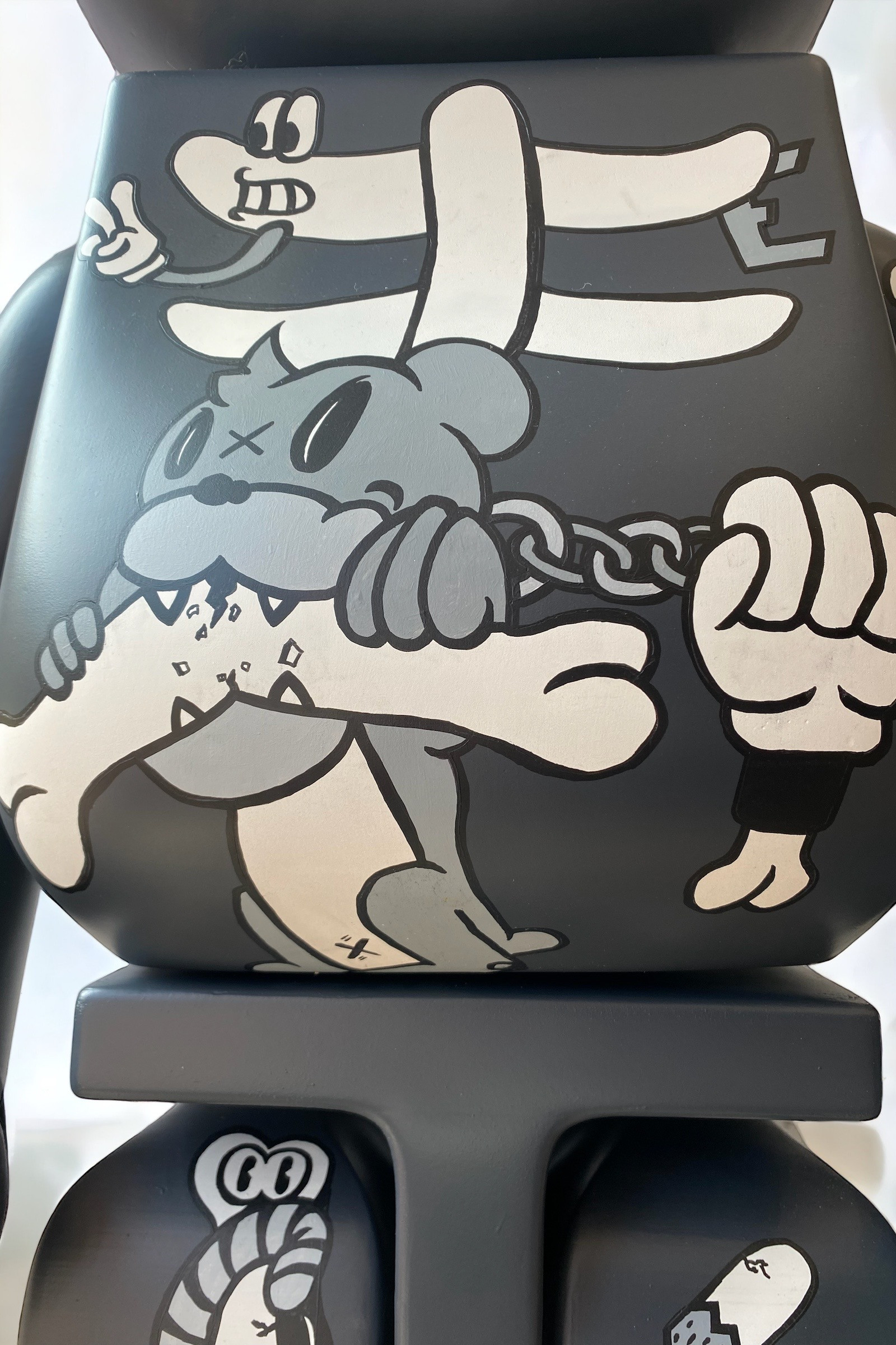 Jo, Ours humanoïde cartoon, sculpture - Galerie de vente et d’achat d’art contemporain en ligne Artalistic