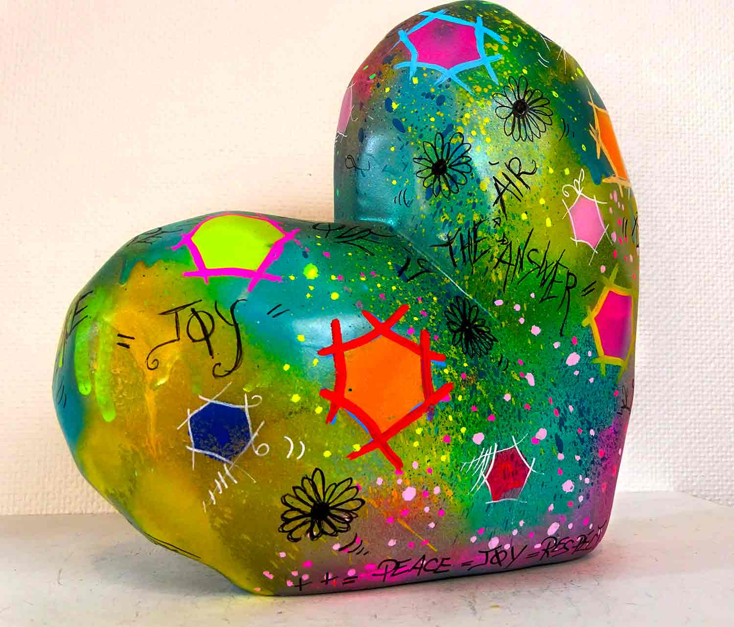 Priscilla Vettese, Love more love, sculpture - Galerie de vente et d’achat d’art contemporain en ligne Artalistic