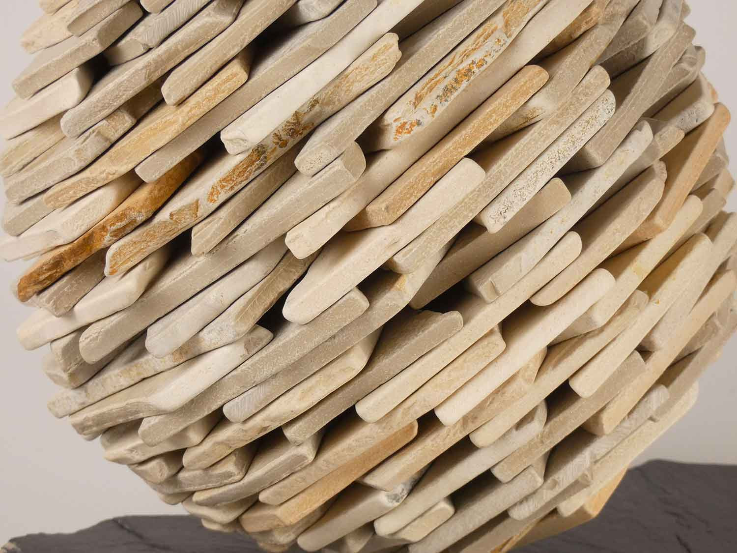 Marc Mugnier, petite sphéroïde beige, sculpture - Galerie de vente et d’achat d’art contemporain en ligne Artalistic