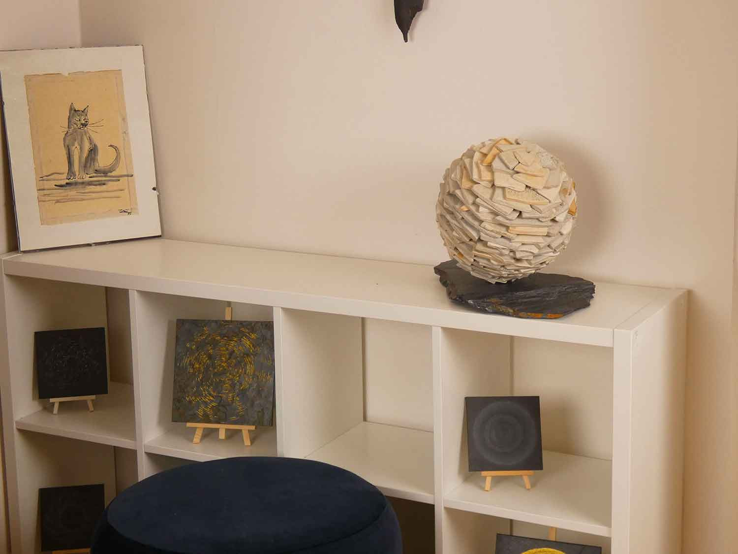 Marc Mugnier, petite sphéroïde beige, sculpture - Galerie de vente et d’achat d’art contemporain en ligne Artalistic