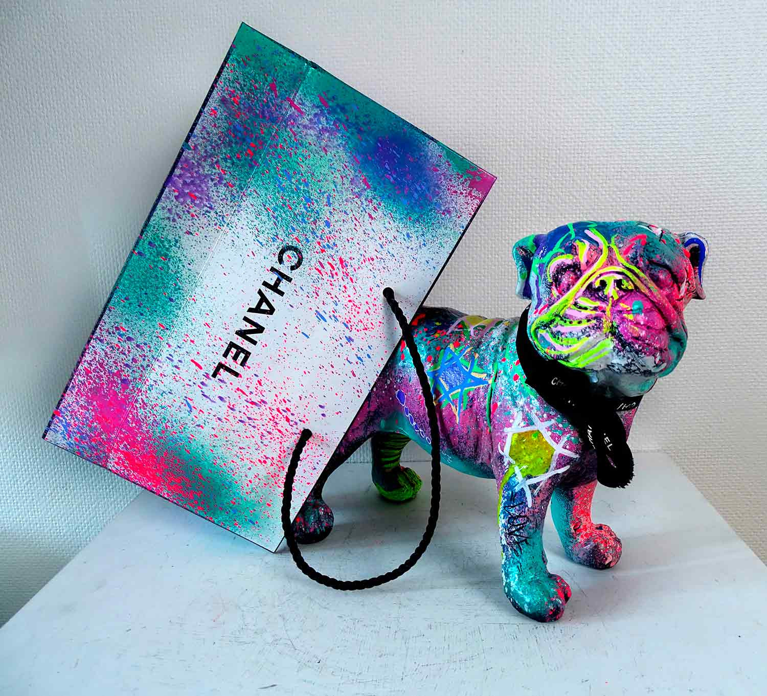 Priscilla Vettese, Pop Bulldog, sculpture - Galerie de vente et d’achat d’art contemporain en ligne Artalistic