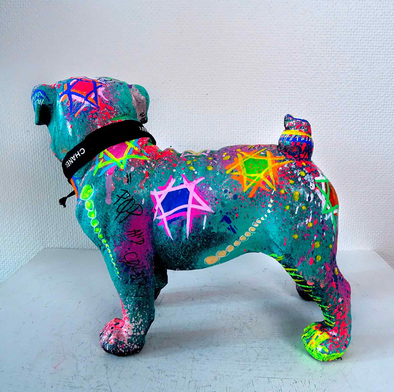 Priscilla Vettese, Pop Bulldog, sculpture - Galerie de vente et d’achat d’art contemporain en ligne Artalistic