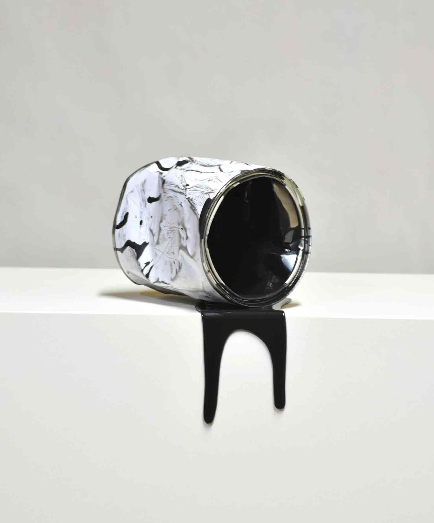 Yannick Bouillault, Le vieux pot de peinture noir, sculpture - Galerie de vente et d’achat d’art contemporain en ligne Artalistic