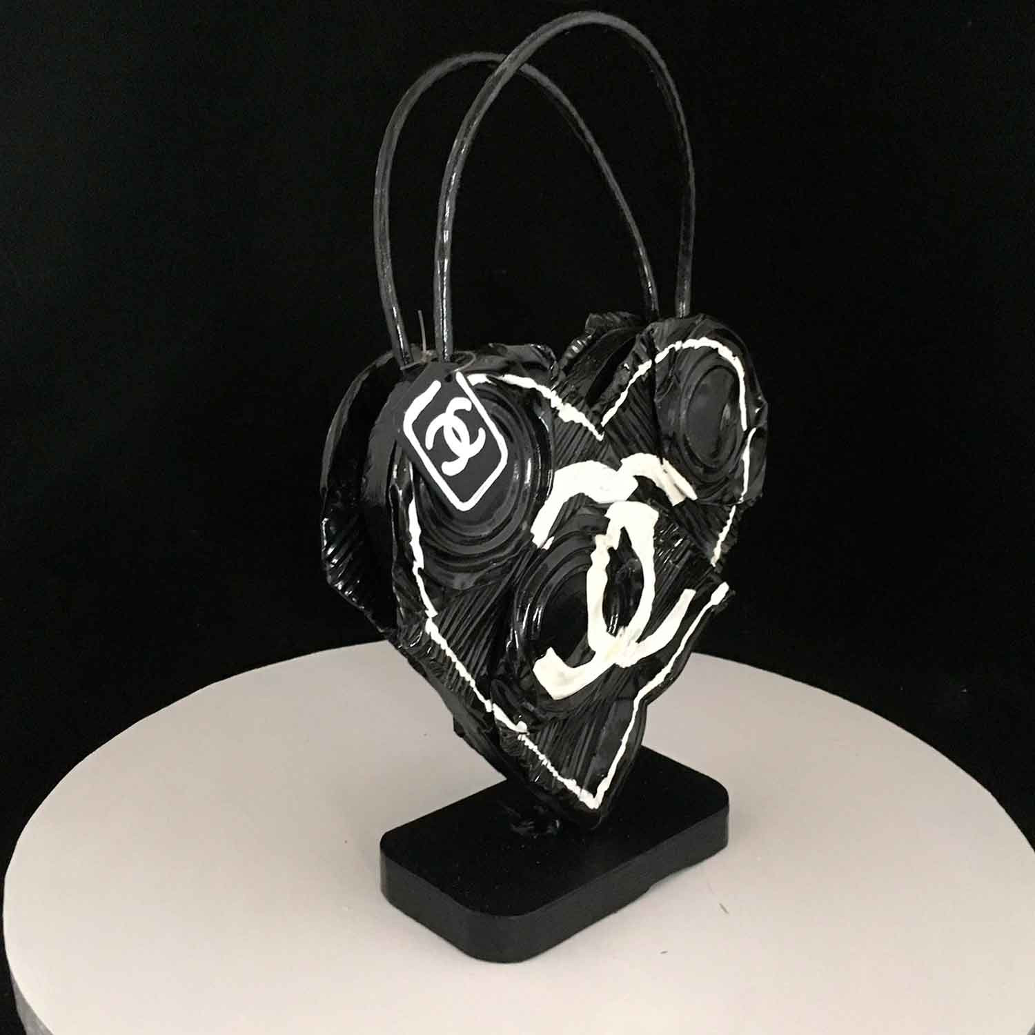 Norman Gekko, Crushed heart shape Chanel bag, sculpture - Galerie de vente et d’achat d’art contemporain en ligne Artalistic