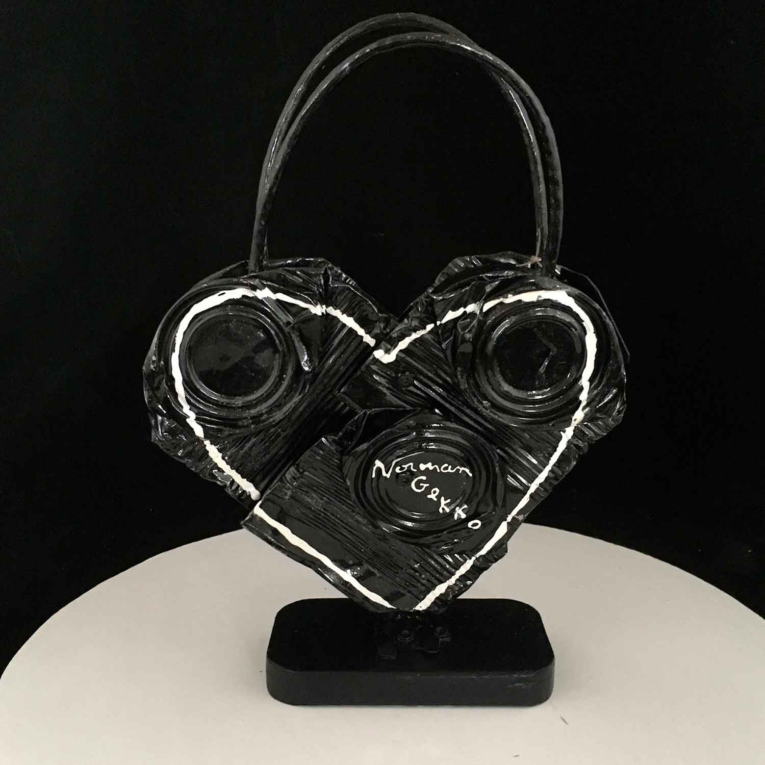 Norman Gekko, Crushed heart shape Chanel bag, sculpture - Galerie de vente et d’achat d’art contemporain en ligne Artalistic