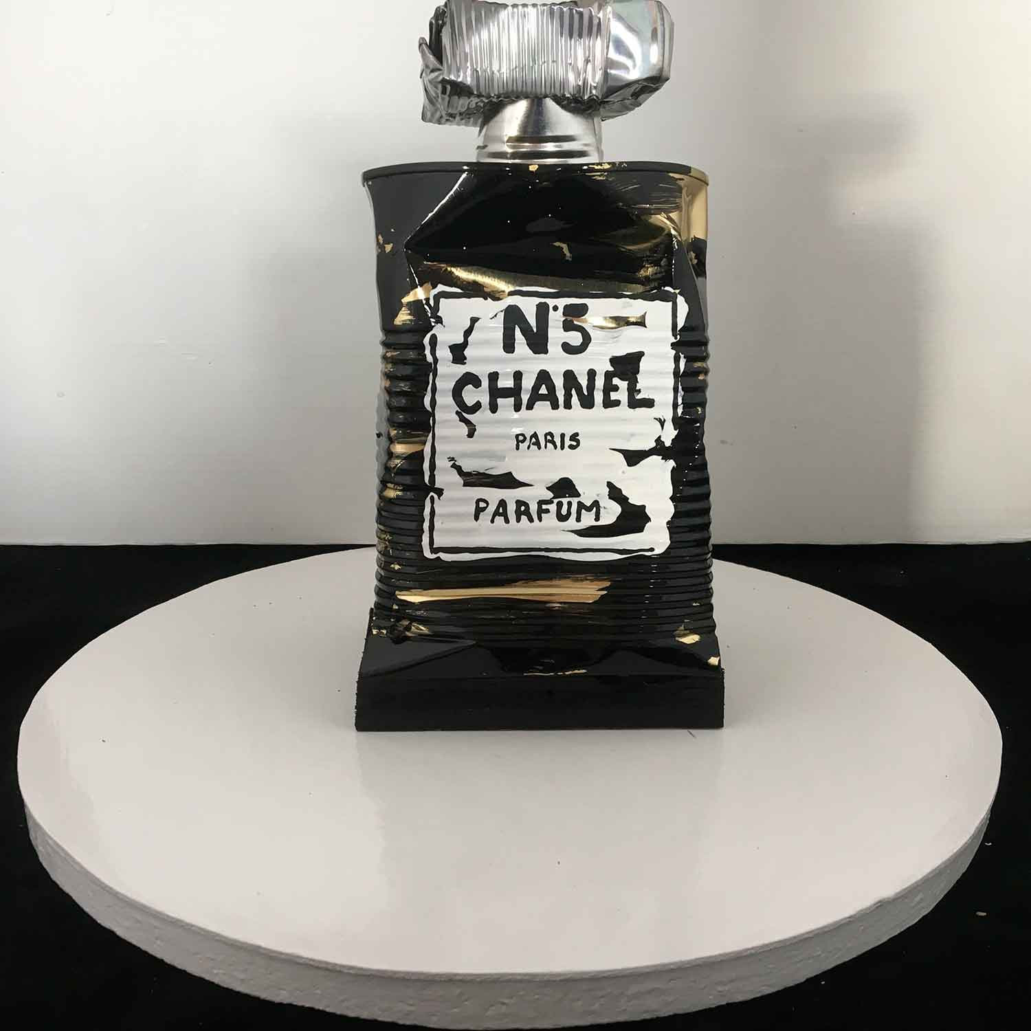 Norman Gekko, Chanel N.5 in state of natural degradation, sculpture - Galerie de vente et d’achat d’art contemporain en ligne Artalistic
