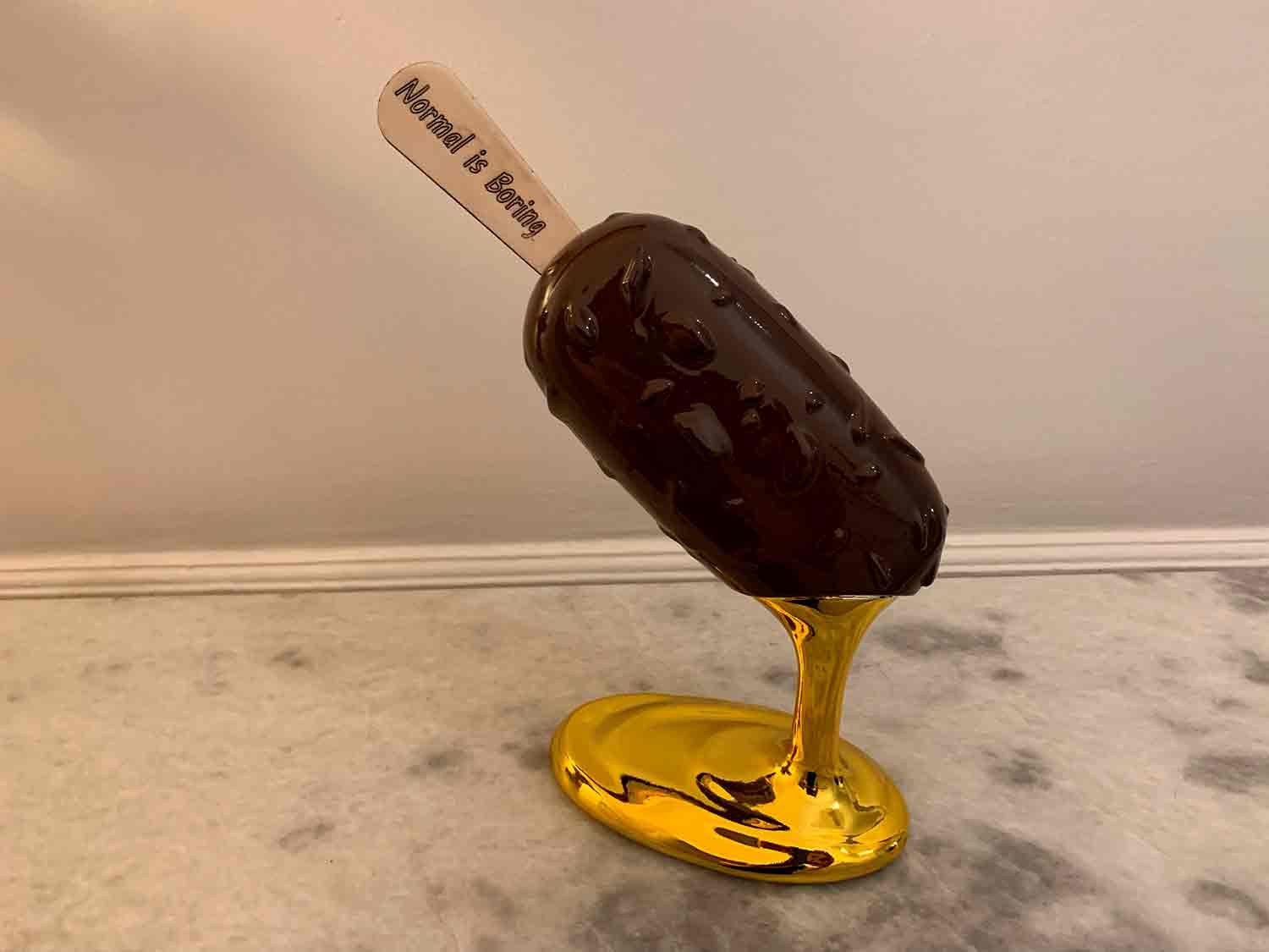 Sagrasse, Normal is boring, sculpture - Galerie de vente et d’achat d’art contemporain en ligne Artalistic
