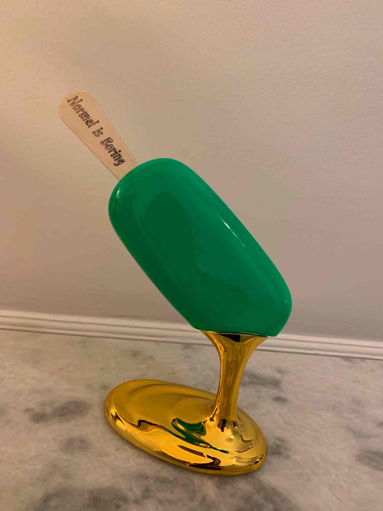 Sagrasse, Normal is boring, sculpture - Galerie de vente et d’achat d’art contemporain en ligne Artalistic