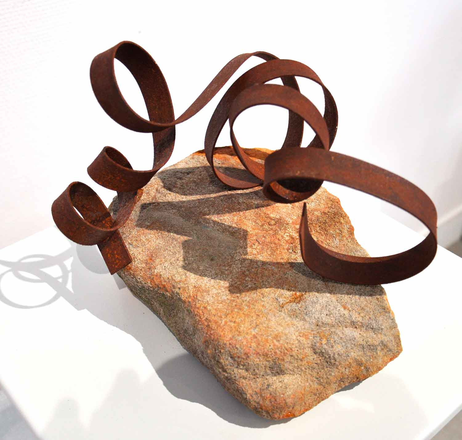 Ariel Elizondo Lizarraga, Sablonneuse brune & lames, sculpture - Galerie de vente et d’achat d’art contemporain en ligne Artalistic