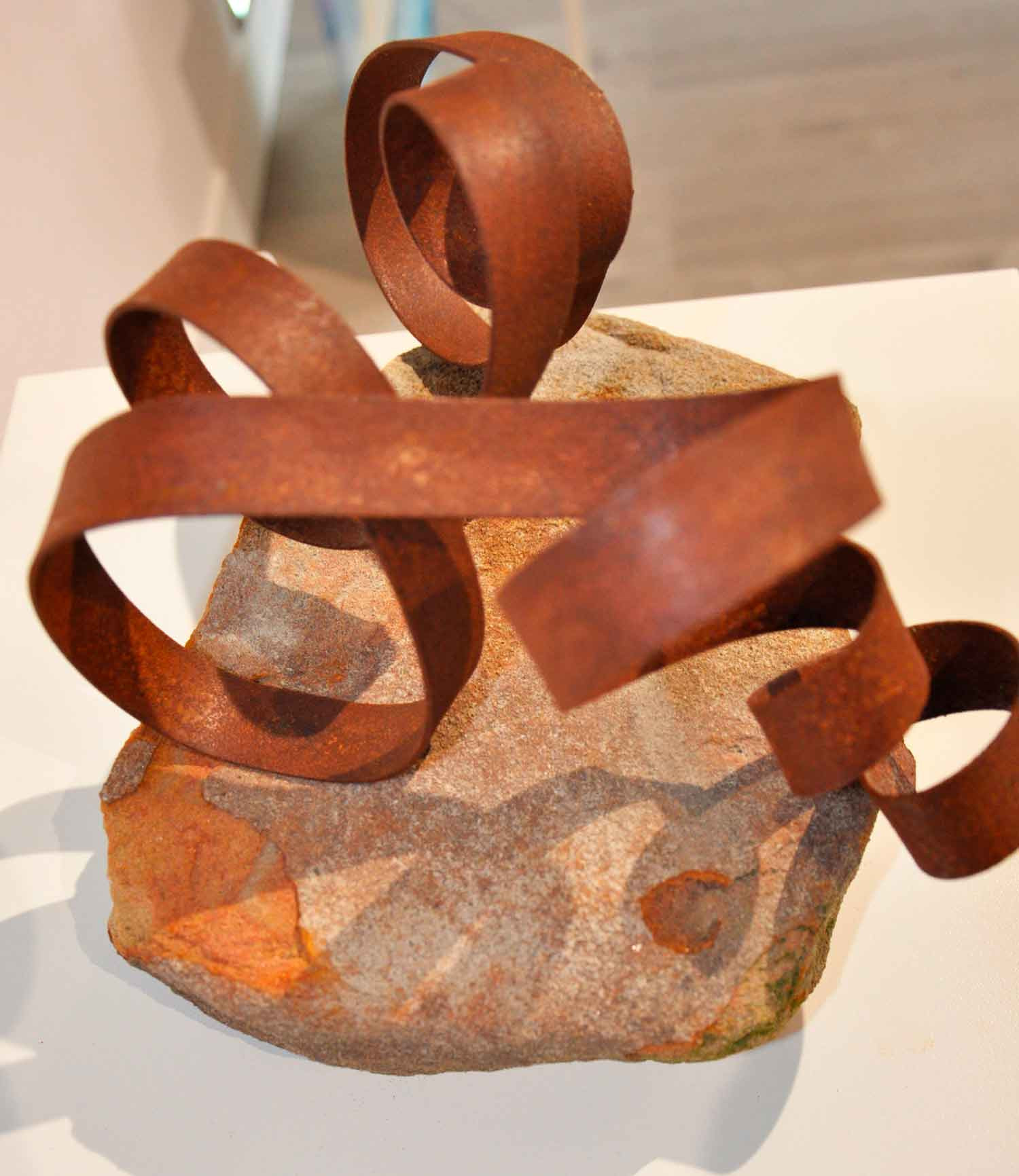 Ariel Elizondo Lizarraga, Sablonneuse brune & lames, sculpture - Galerie de vente et d’achat d’art contemporain en ligne Artalistic