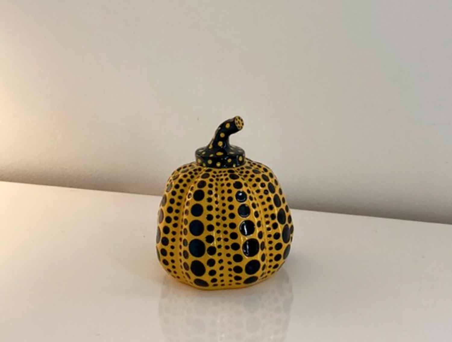 Yayoi Kusama, Pumpkin yellow, Sculpture - Galerie de vente et d’achat d’art contemporain en ligne Artalistic