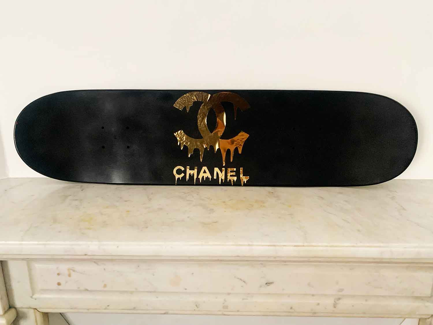 Rose, Skate Chanel, sculpture - Galerie de vente et d’achat d’art contemporain en ligne Artalistic