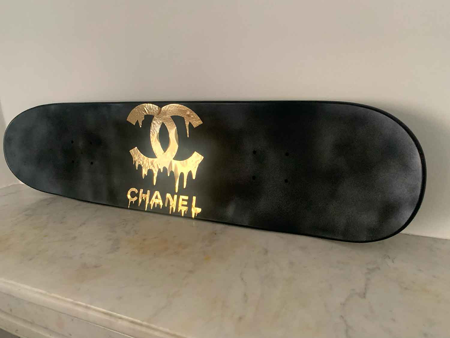 Rose, Skate Chanel, sculpture - Galerie de vente et d’achat d’art contemporain en ligne Artalistic