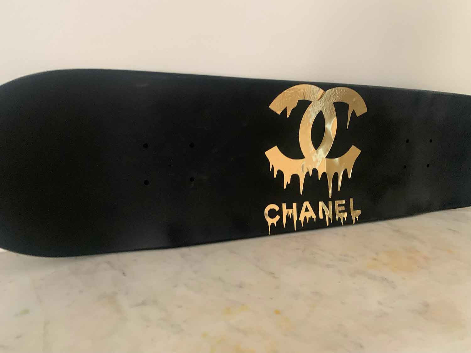 Rose, Skate Chanel, sculpture - Galerie de vente et d’achat d’art contemporain en ligne Artalistic