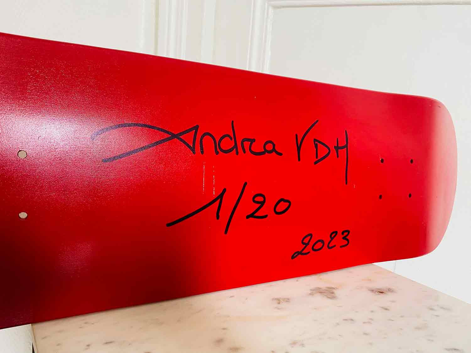Andrea Van Der Hoeven, The world is art, sculpture - Galerie de vente et d’achat d’art contemporain en ligne Artalistic