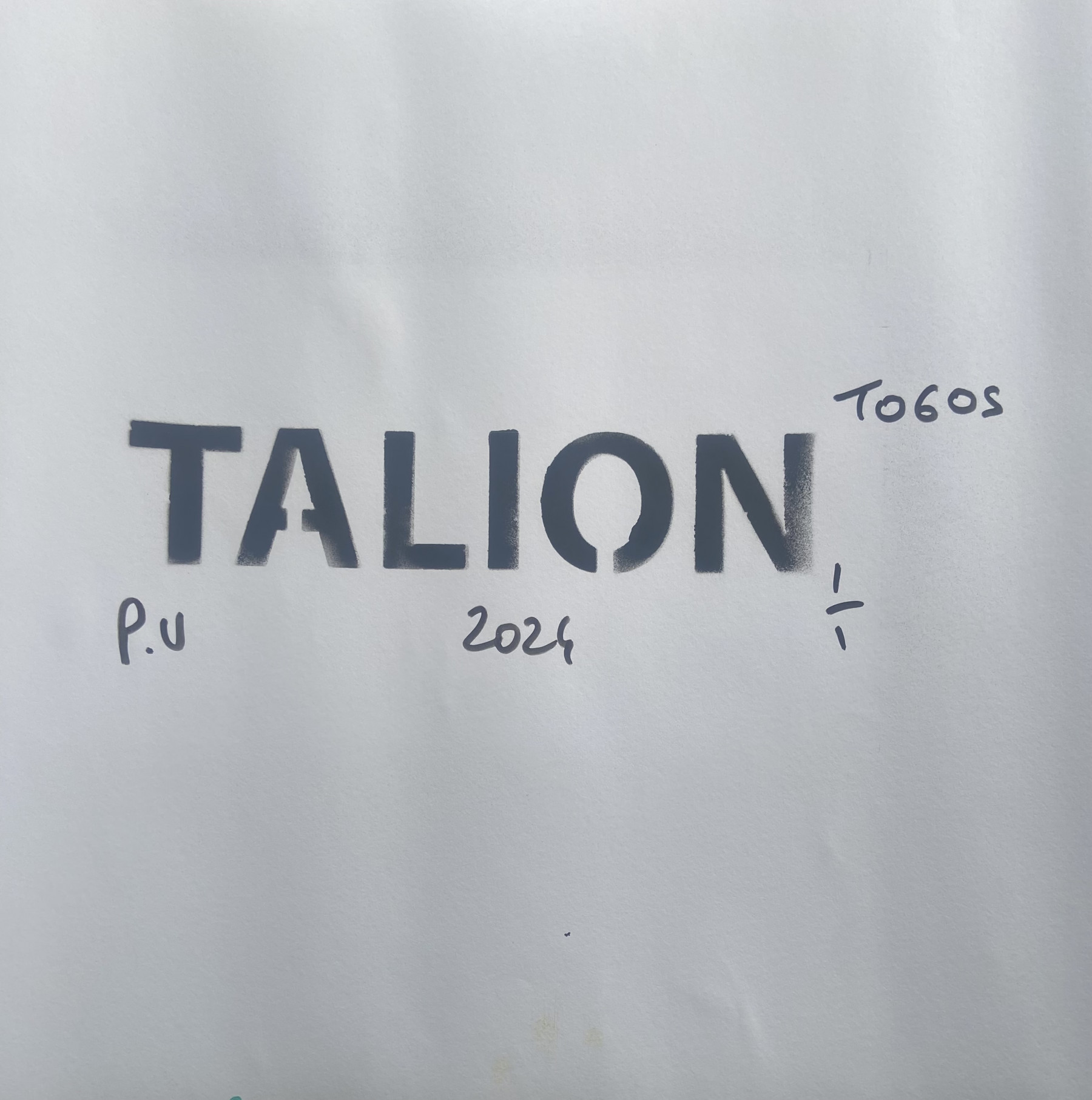 Talion, Stone statue, peinture - Galerie de vente et d’achat d’art contemporain en ligne Artalistic