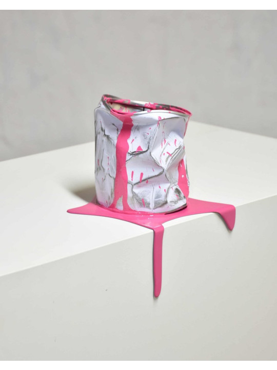 Le vieux pot de peinture rose