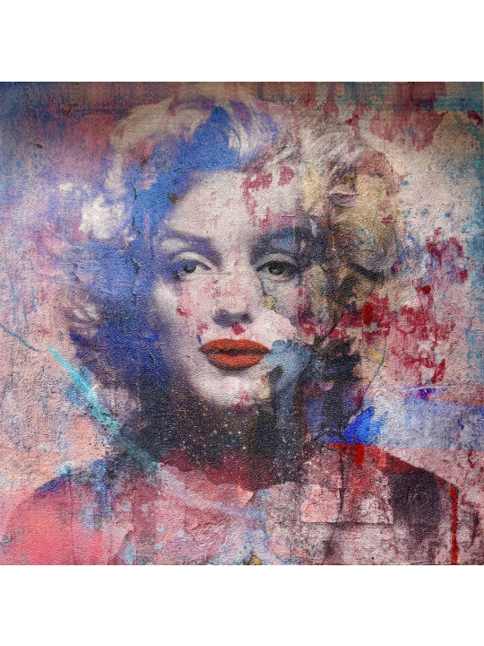WOMAN
