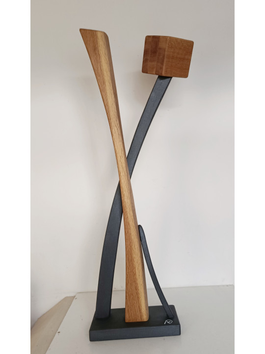 Dolmen con cubo in rovere