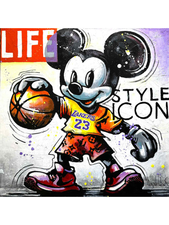 Mickey is a Lakers fan