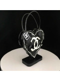 Norman Gekko, Crushed heart shape Chanel bag, sculpture - Galerie de vente et d’achat d’art contemporain en ligne Artalistic