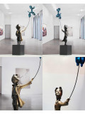 Miguel Guia, Enfant au ballon en forme de chien Grand, sculpture - Galerie de vente et d’achat d’art contemporain en ligne Artalistic