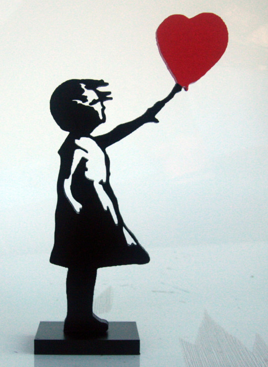 GIRL BANKSY coeur rouge