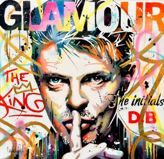 David Bowie, the king, gold graffiti