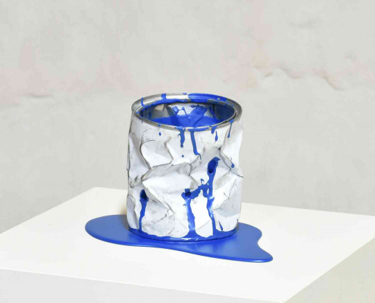 Le vieux pot de peinture bleu - 330