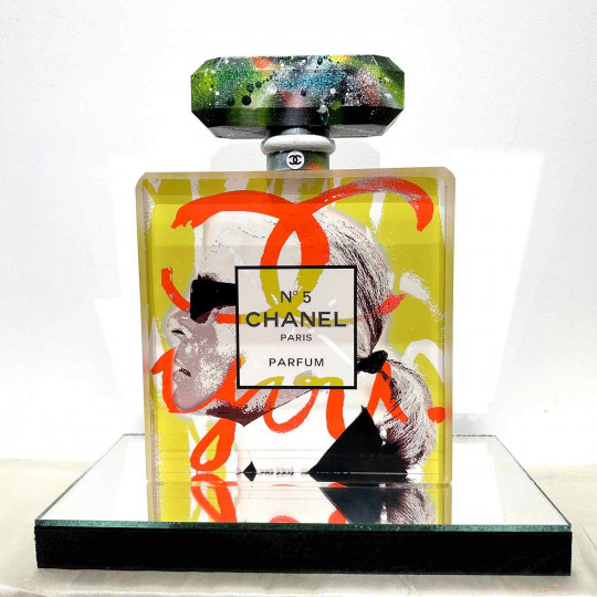 Luxury Chanel n°5, Lagerfeld yellow