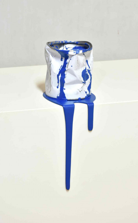 Le vieux pot de peinture bleu - 324