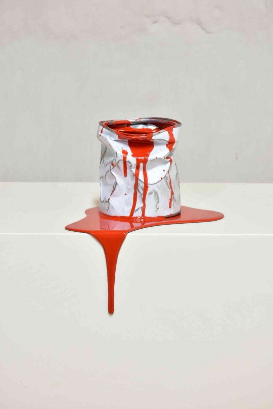 Le vieux pot de peinture rouge - 329