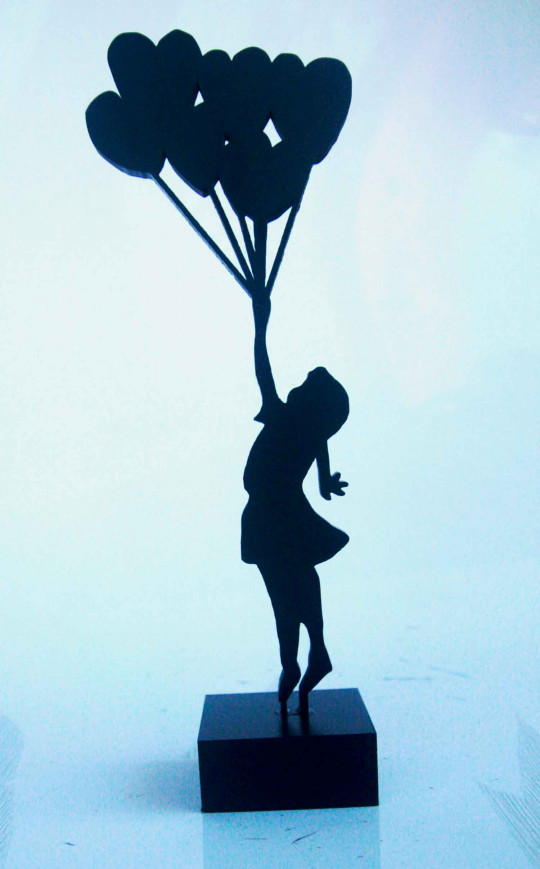 girl banksy ballons coeur