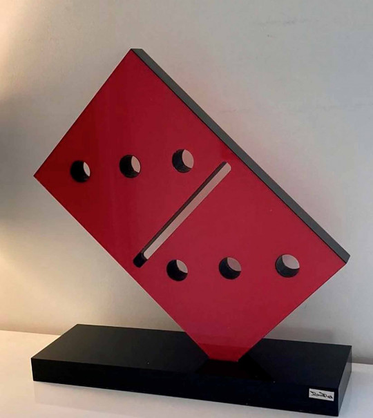 Domino Red